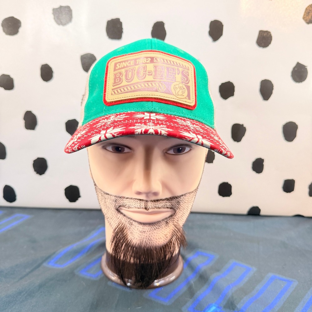 Buc-ee's Trucker Hat Unisex OSFM Green Red Snowflake‎ Christmas Patch Snapback